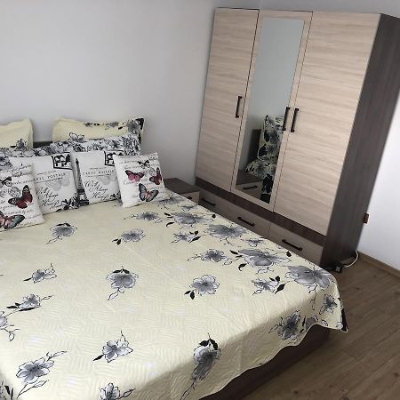 יורילובקה Apartament Bella מראה חיצוני תמונה
